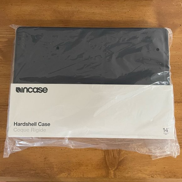 Incase Hardshell Case for MacBook Pro 14" 2021 Dots - Picture 6 of 7